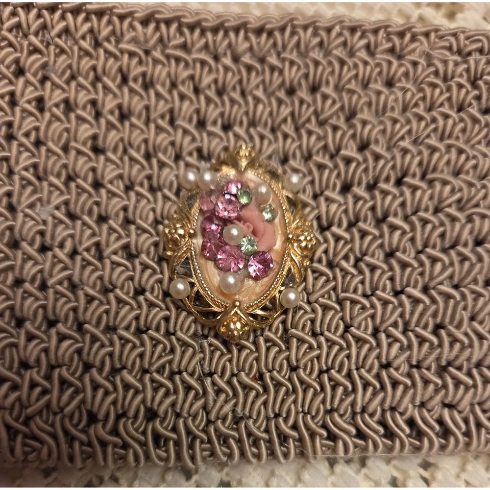 Vintage brown knit change purse with decorative vintage‎ embellishment 3.5